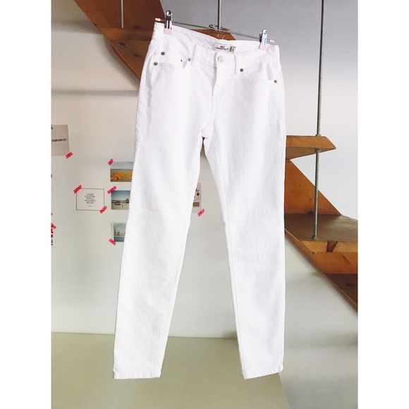 Vineyard Vines Denim - NWT Vineyard Vines white skinny jeans (runs large)